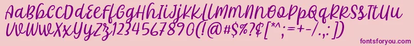 フォントKhalifa Font by 7Ntypes D – ピンクの背景に紫のフォント