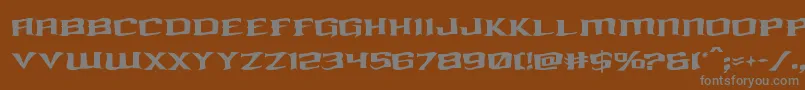 kreaturekombatwarp-fontti – harmaat kirjasimet ruskealla taustalla