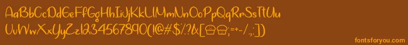 Lets Bake Muffins  -Schriftart – Orangefarbene Schriften auf braunem Hintergrund