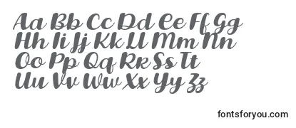 Überblick über die Schriftart Lovina Octover Five Italic Font by Situjuh 7NTypes