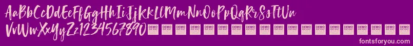 Lucky Turns   Demo-fontti – vaaleanpunaiset fontit violetilla taustalla
