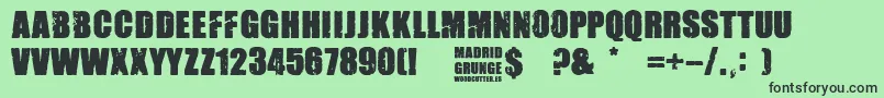 Madrid Grunge-Schriftart – Schwarze Schriften auf grünem Hintergrund