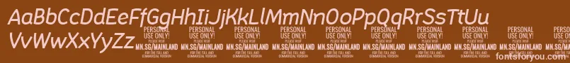 MainlandMediumItalic PERSONAL-fontti – vaaleanpunaiset fontit ruskealla taustalla
