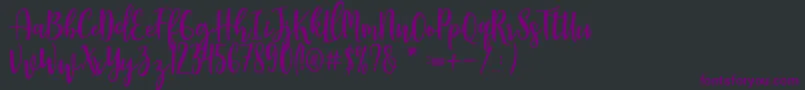 Czcionka Manda – fioletowe czcionki na czarnym tle