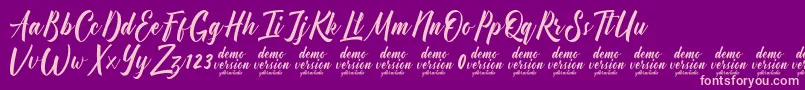 fuente Manhattan Typeface Demo – Fuentes Rosadas Sobre Fondo Morado