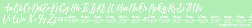 Manhattan Typeface Demo-Schriftart – Weiße Schriften auf grünem Hintergrund