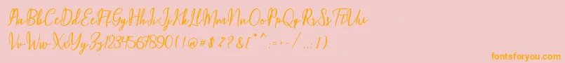 Maqella Script-Schriftart – Orangefarbene Schriften auf rosa Hintergrund