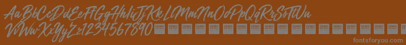 Mega Fresh   Demo-fontti – harmaat kirjasimet ruskealla taustalla