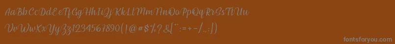 Fonte millenial script – fontes cinzas em um fundo marrom
