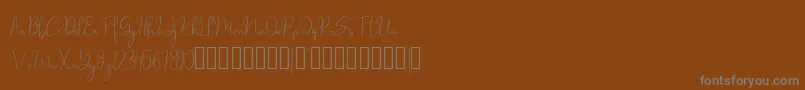 millow-fontti – harmaat kirjasimet ruskealla taustalla