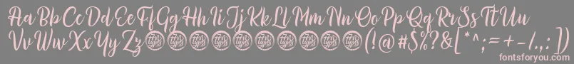 Millythea Font by 7NTypes D-fontti – vaaleanpunaiset fontit harmaalla taustalla