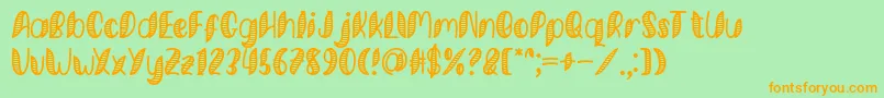 Minkem Stripe Font by 7NTypes-Schriftart – Orangefarbene Schriften auf grünem Hintergrund