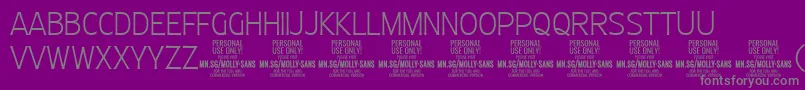 MollySansC Th PERSONAL-fontti – harmaat kirjasimet violetilla taustalla