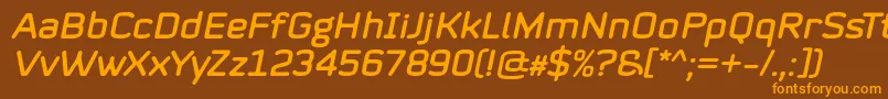 フォントMystag Italic Font by 7NTypes – オレンジ色の文字が茶色の背景にあります。