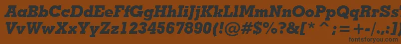 Czcionka GeometricSlabserif703ExtraBoldItalicBt – czarne czcionki na brązowym tle