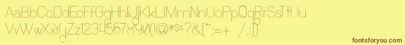 Ocho Siete-fontti – ruskeat fontit keltaisella taustalla