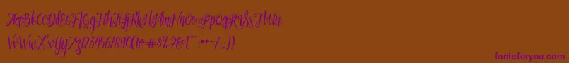 Police Patronia Script – polices violettes sur fond brun