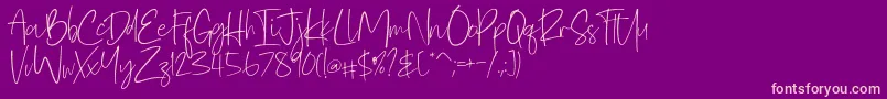 Más sobre la fuente Pattheda fuente Pattheda – Fuentes Rosadas Sobre Fondo Morado
