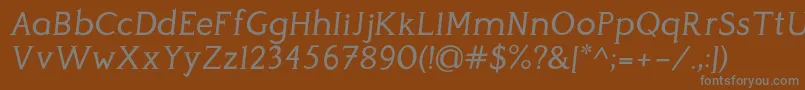 PerspicaciousItalic Regular-fontti – harmaat kirjasimet ruskealla taustalla