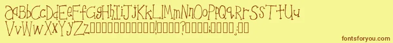 フォントPicnicForTwo Cosy Regular – 茶色の文字が黄色の背景にあります。