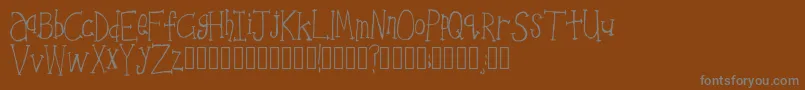 PicnicForTwo Cosy Regular-Schriftart – Graue Schriften auf braunem Hintergrund