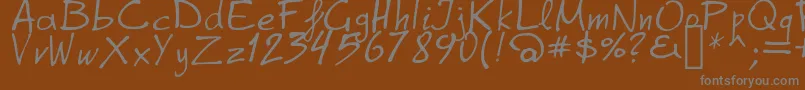 GrapheAlpha-fontti – harmaat kirjasimet ruskealla taustalla