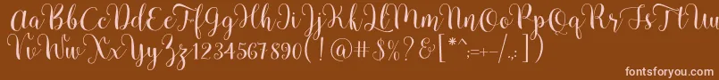 Pradyse Script Free Demo-fontti – vaaleanpunaiset fontit ruskealla taustalla