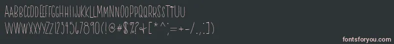 Lisätietoja Pumpkin Pie Lattes FREE-fontista Pumpkin Pie Lattes FREE-fontti – vaaleanpunaiset fontit mustalla taustalla