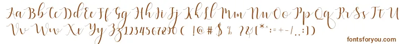 Qatielia Script-fontti – ruskeat fontit valkoisella taustalla