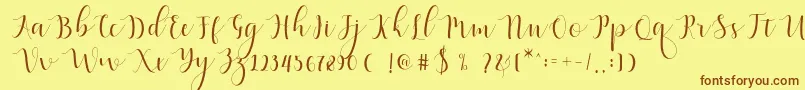 Qatielia Script-fontti – ruskeat fontit keltaisella taustalla