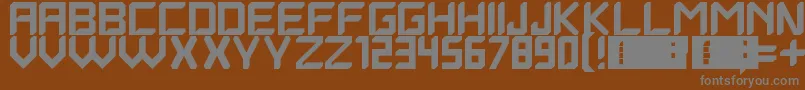 Quantrum-fontti – harmaat kirjasimet ruskealla taustalla