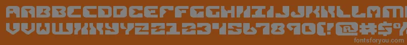 replicantexpand-fontti – harmaat kirjasimet ruskealla taustalla