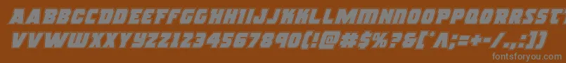 rogueheroacadital-Schriftart – Graue Schriften auf braunem Hintergrund