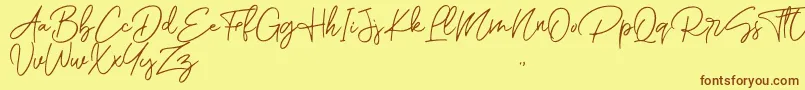 フォントRomantic Couple Script – 茶色の文字が黄色の背景にあります。