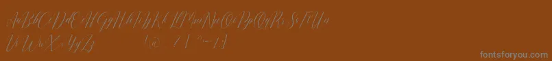 Romarya dafont-fontti – harmaat kirjasimet ruskealla taustalla