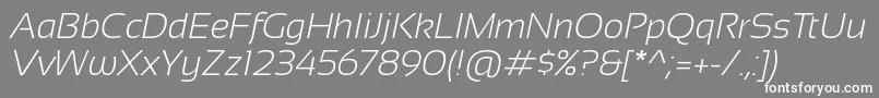 Sansation Light Italic-fontti – valkoiset fontit harmaalla taustalla