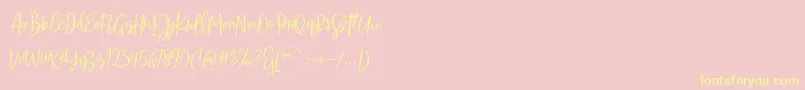 Sarmilla Script-Schriftart – Gelbe Schriften auf rosa Hintergrund