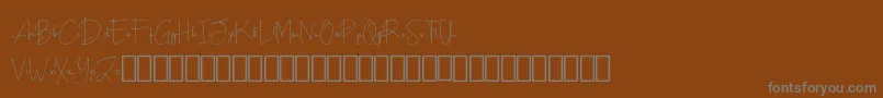 Czcionka Scripty Demo – szare czcionki na brązowym tle