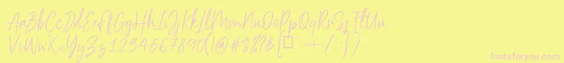 Scriptyca-fontti – vaaleanpunaiset fontit keltaisella taustalla