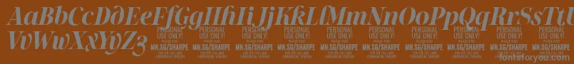 SharpeBoIt PERSONAL-Schriftart – Graue Schriften auf braunem Hintergrund