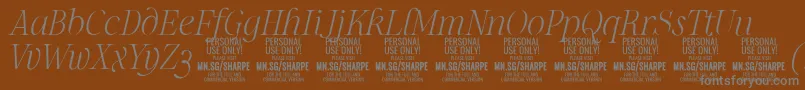 SharpeThIt PERSONAL-Schriftart – Graue Schriften auf braunem Hintergrund