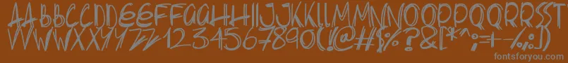 Więcej informacji o czcionce Slenderscratch Czcionka Slenderscratch – szare czcionki na brązowym tle