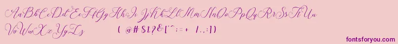 Saiba mais sobre a fonte Spoiled Girl Fonte Spoiled Girl – fontes roxas em um fundo rosa