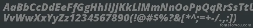 OpenSansExtraboldItalic-fontti – harmaat kirjasimet mustalla taustalla