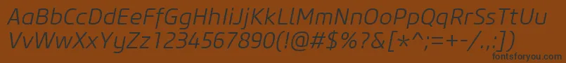 Fonte CoreSansM35LightItalic – fontes pretas em um fundo marrom