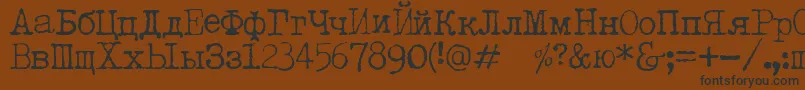 LetteratrentadueTranslit-Schriftart – Schwarze Schriften auf braunem Hintergrund