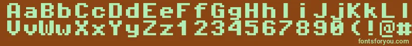Czcionka Pixeloperatormono8Bold – zielone czcionki na brązowym tle
