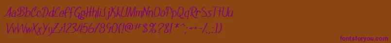 SfFoxboroScript-fontti – violetit fontit ruskealla taustalla