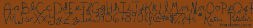 KaterPotater-fontti – mustat fontit ruskealla taustalla