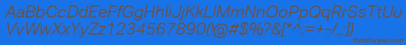 フォントAktivgroteskcorpLightitalic – 茶色の文字が青い背景にあります。